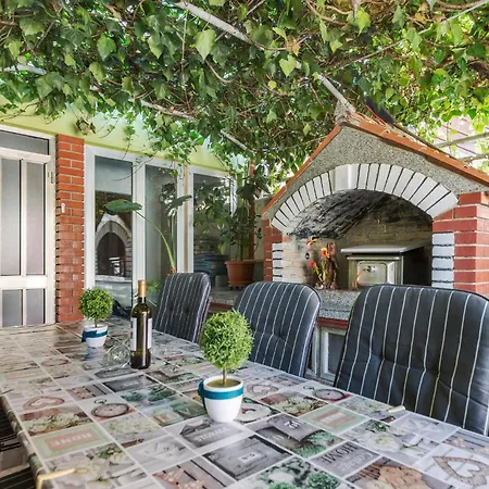 Stunning Apartment In Pula With Wifi Pula