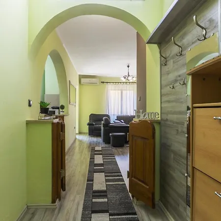 2 Bedroom Cozy In Appartement *