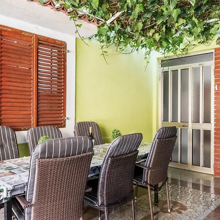 Stunning Apartment In Pula With Wifi *