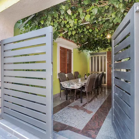 Apartament 2 Bedroom Cozy In Pula