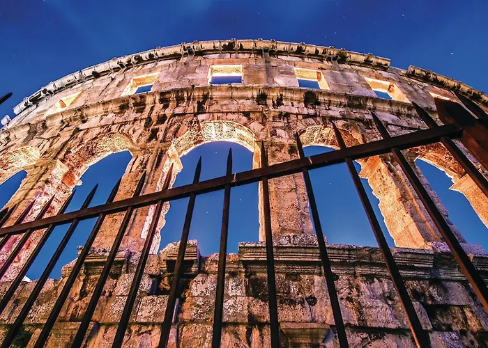 Apartman 2 Bedroom Cozy Apartment In Pula