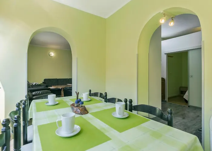 2 Bedroom Cozy Apartment In Pula
