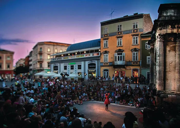 Apartman 2 Bedroom Cozy Apartment In Pula *