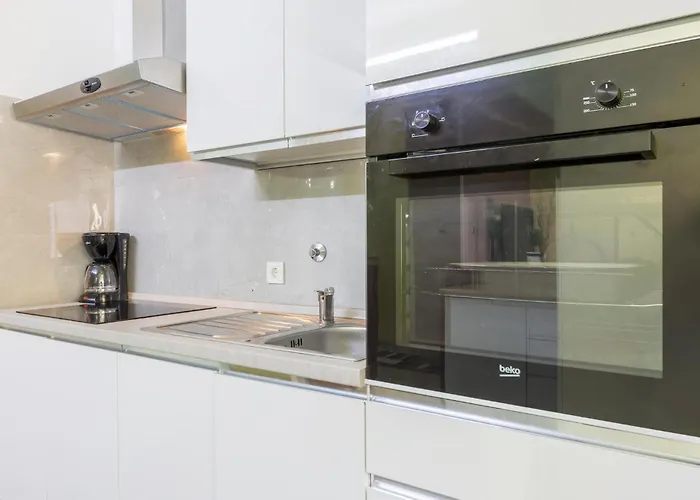 2 Bedroom Cozy Apartment In Pula Apartman Pula