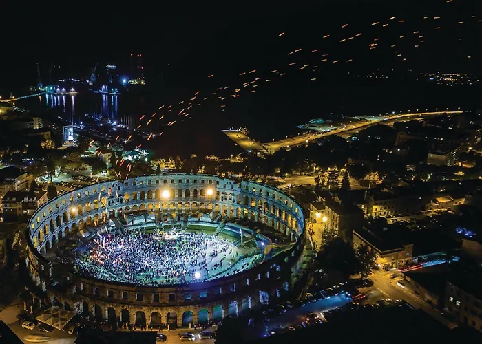 2 Bedroom Cozy Apartment In Pula