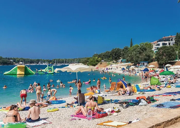 2 Bedroom Cozy Apartment In Pula Pula