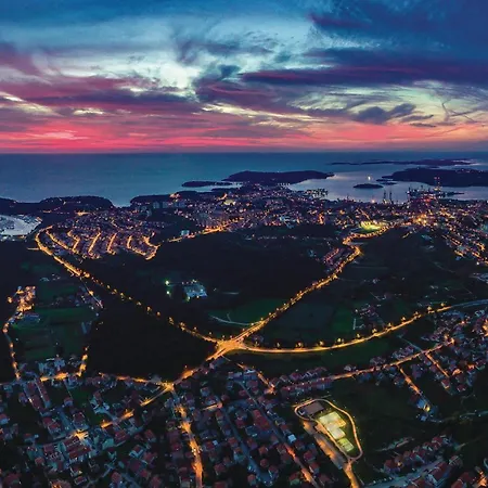 公寓 2 Bedroom Cozy In