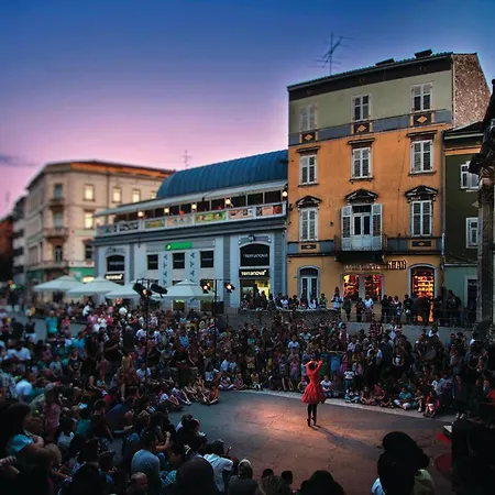 公寓 2 Bedroom Cozy In *